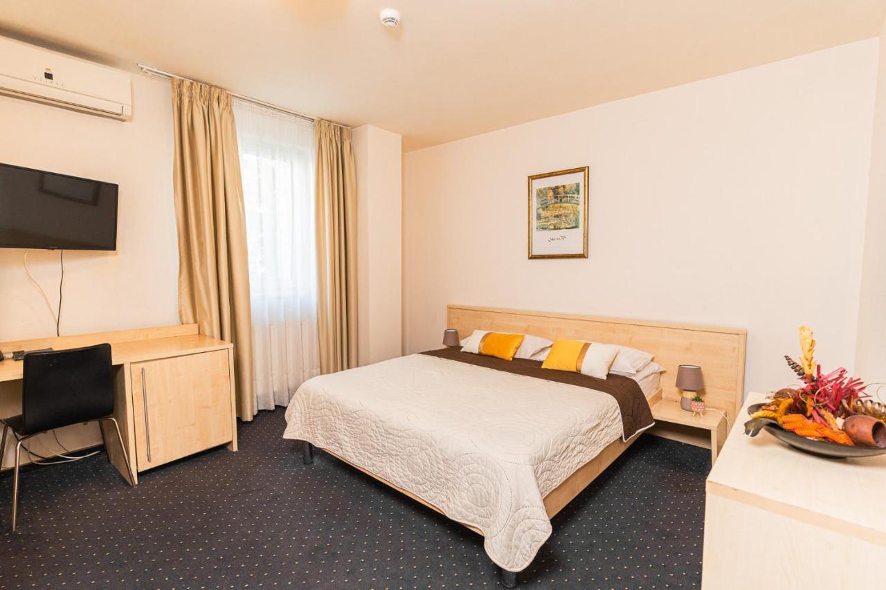 Hotel Pacific Temesvár Kültér fotó